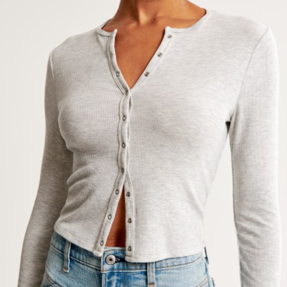 NWOT Featherweight Ribbed Cropped Henley